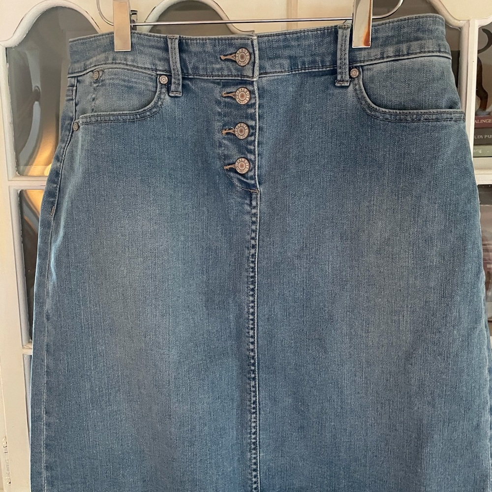 NWOT Talbots frayed hem denim skirt